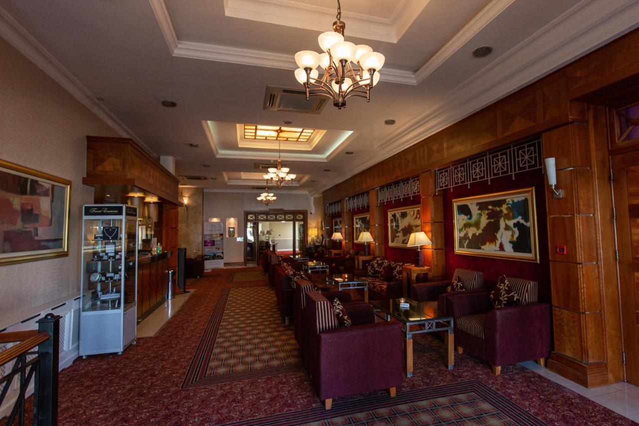 Hamlet Court Hotel Johnstown Bridge Exterior foto